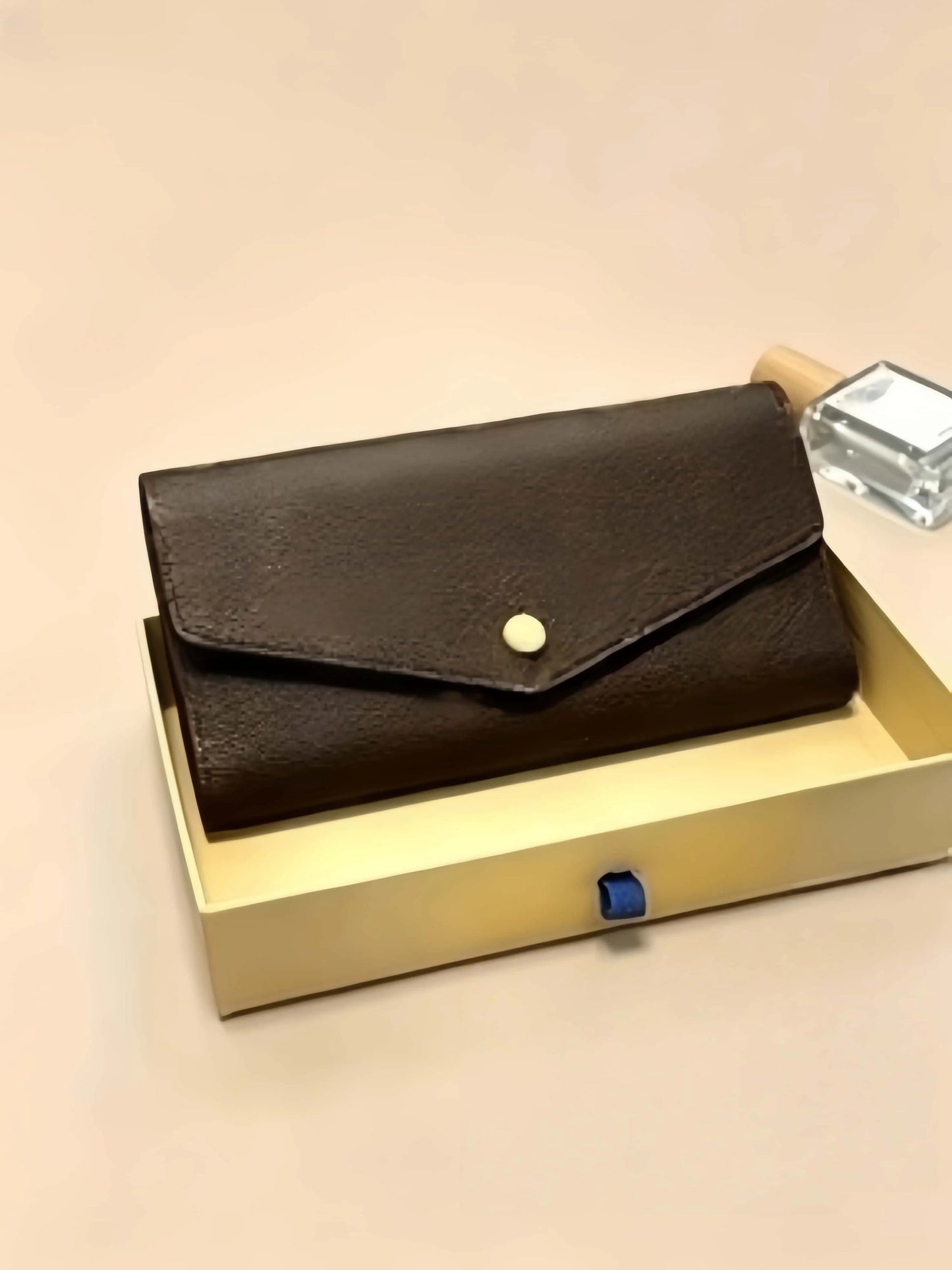 Women PU Clutch Wallet With Flap Modern Fashion Card Holder