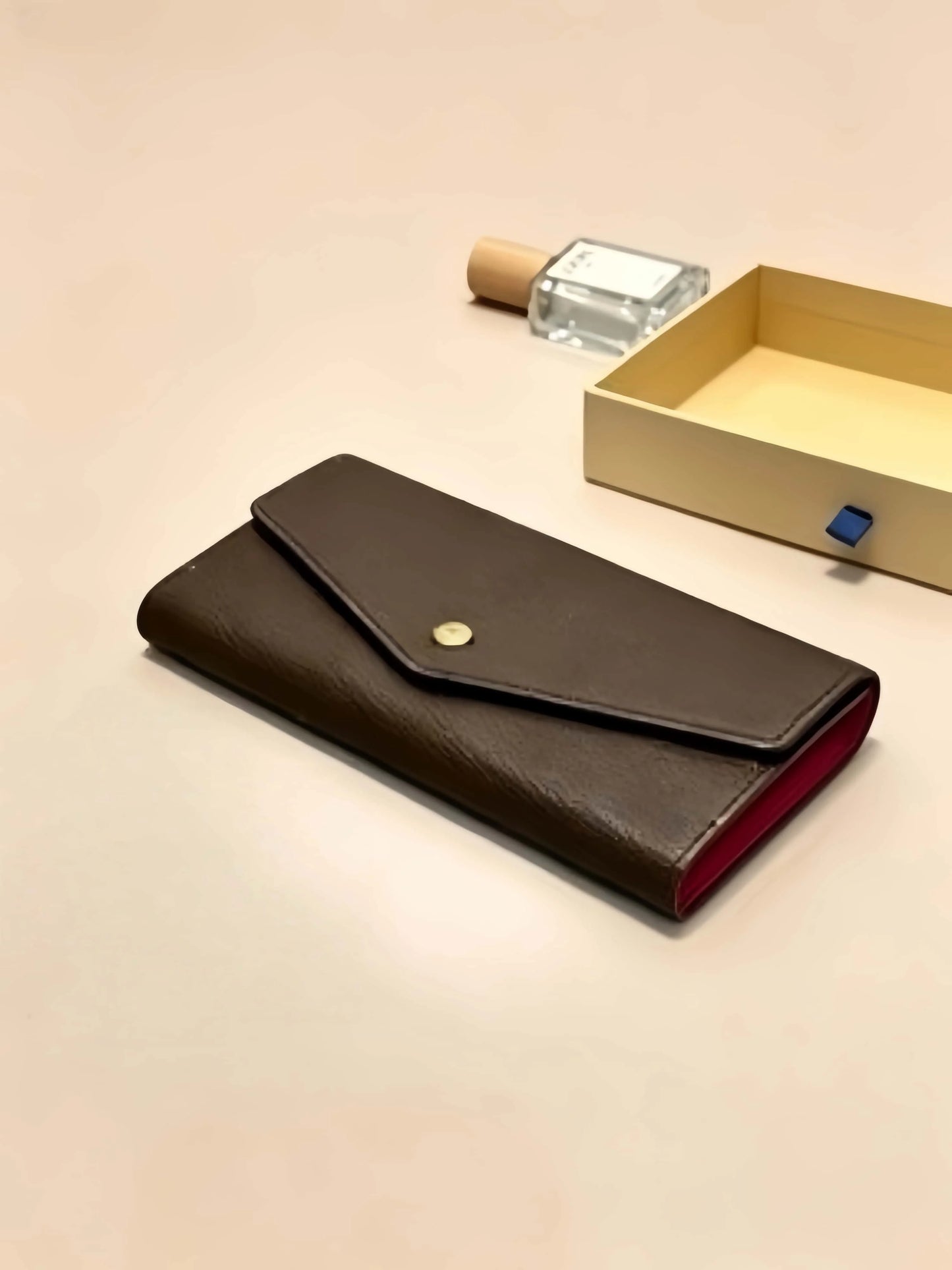 Women PU Clutch Wallet With Flap Modern Fashion Card Holder