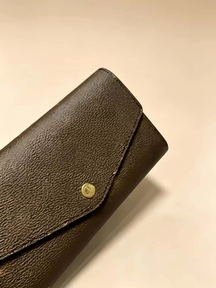 Women PU Clutch Wallet With Flap Modern Fashion Card Holder