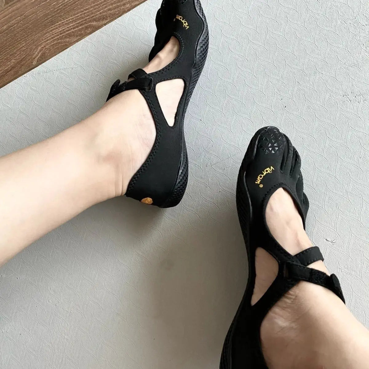 Unisex Five Toes Barefoot Shoes Lightweight Breathable Minimalist Sneakers